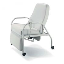 E416 - Poltrona relax con poggiagambe, movimentazione elettrica. 4 ruote con freno